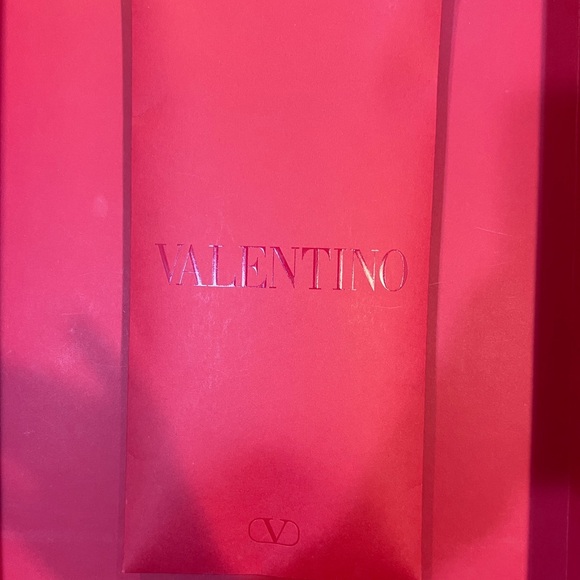 Valentino Garavani Geometric Patterned Hosiery in Black and Cream - Picture 7 of 7